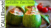 Gefüllte Zucchini mit Hackfleisch auf Tomatensoße im Backofen