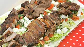 Salat mit Rindfleischstreifen und köstlichem Dressing