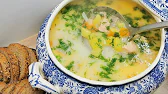 Suppe mit Lachs und Gemüse